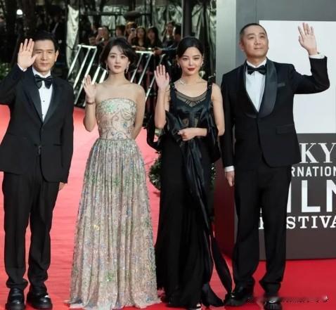 赵丽颖携电影《乔妍的心事》亮相第37届东京电影节。
在这次电影节，总共有三部中国