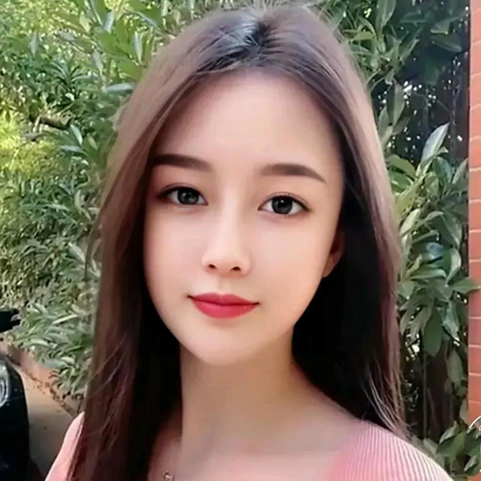 温柔甜美，自然妆容，清新户外拍摄。自然粉嫩妆容 自然淡雅妆容 自然风妆容 自然氛