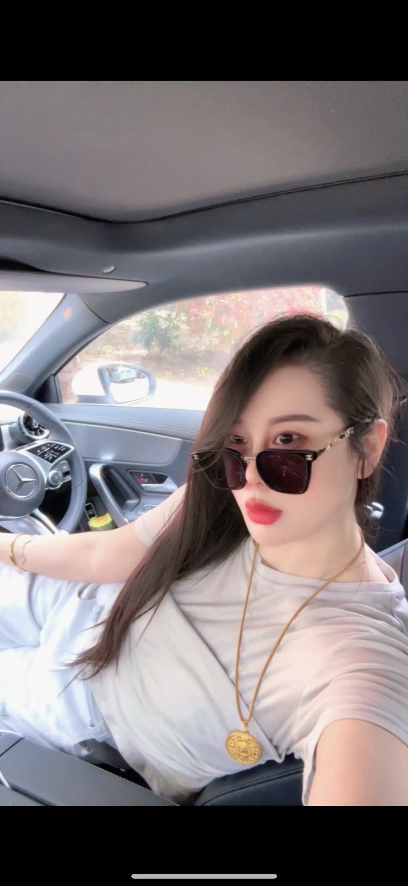 人与人之间的滤镜，无非是一双偏爱的眼睛。