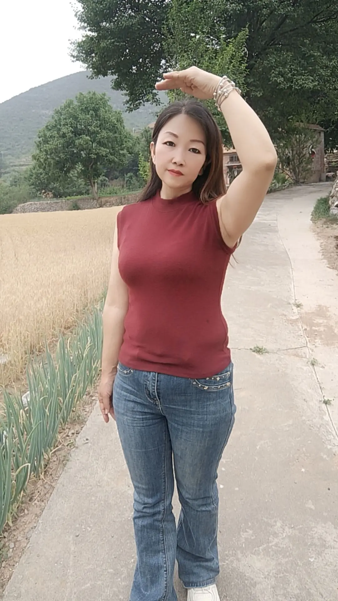 当有一天你尝尽了社会的无情，金钱的压力，爱情的不堪，人心的邪恶，你终会...