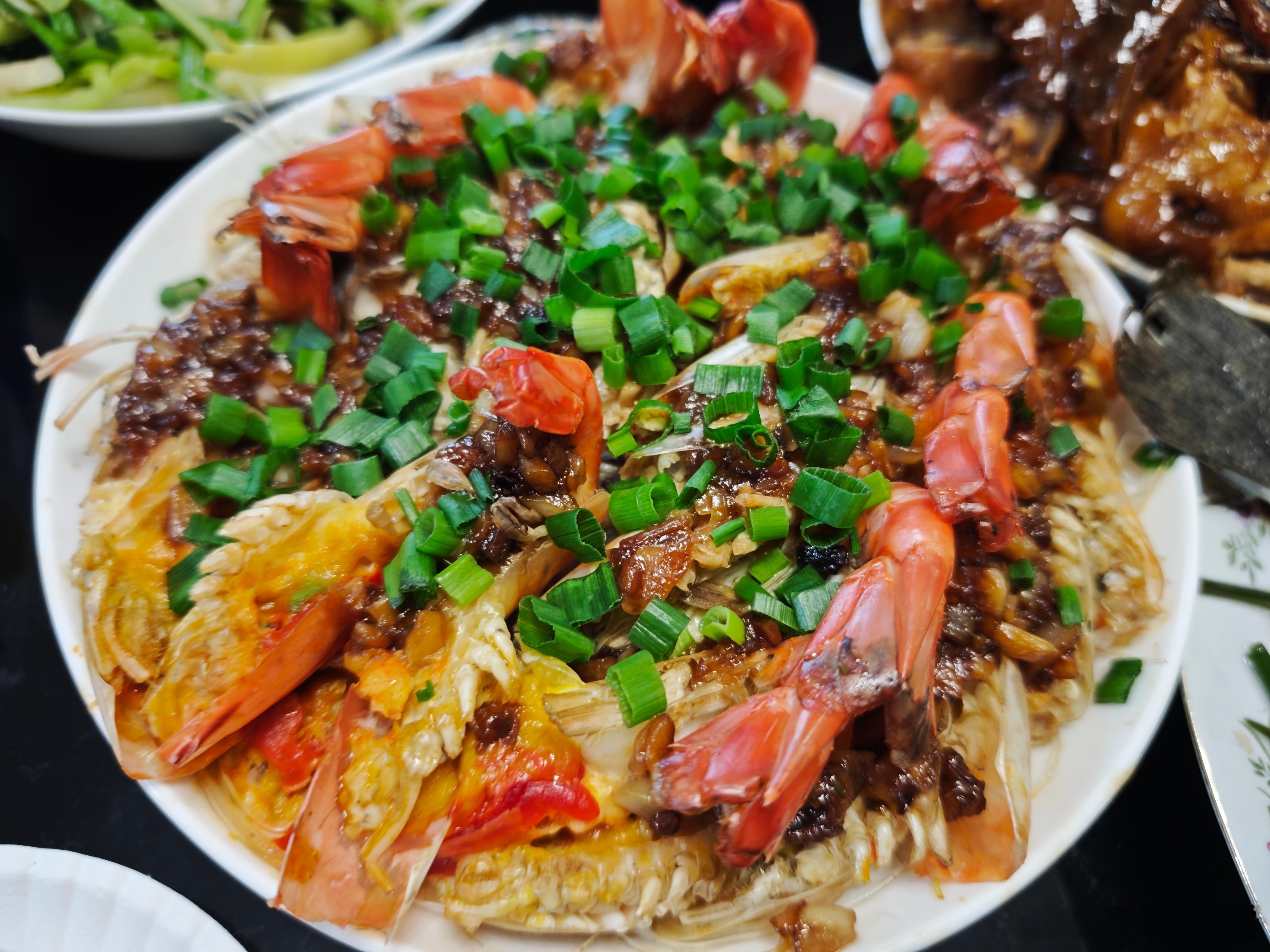 自家制年夜饭[色]祝大家阖家安康，新年红红火火[干杯][干杯][干杯] 