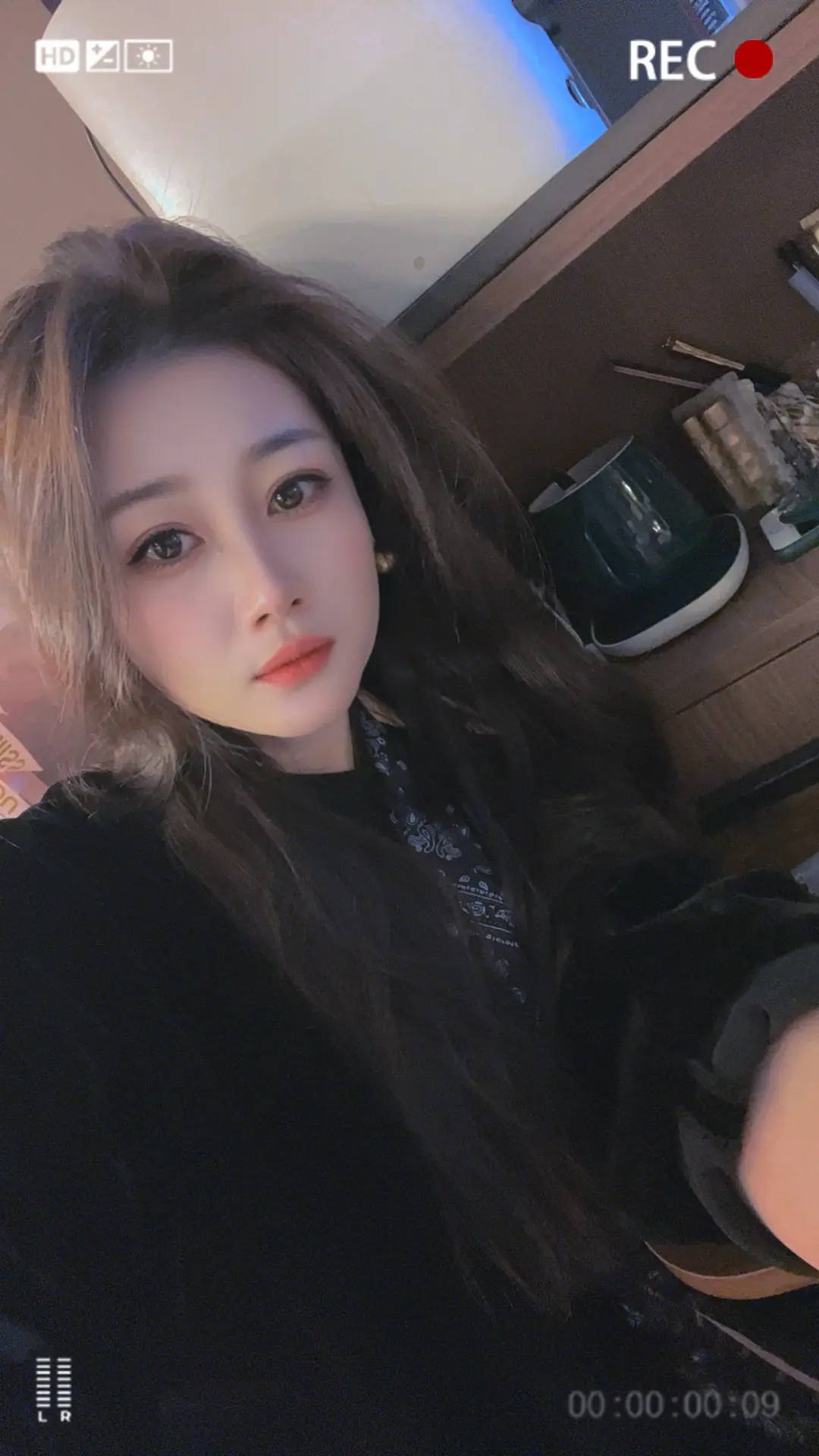 时间好不经用，转眼已过半生，再过几十年没有你也没有我，终其一生带不走一...