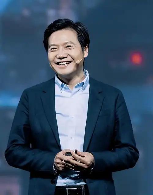 一台仅售799元的平价手机，不仅终结了混乱的山寨机时代、盘活整条国产供应链，还硬