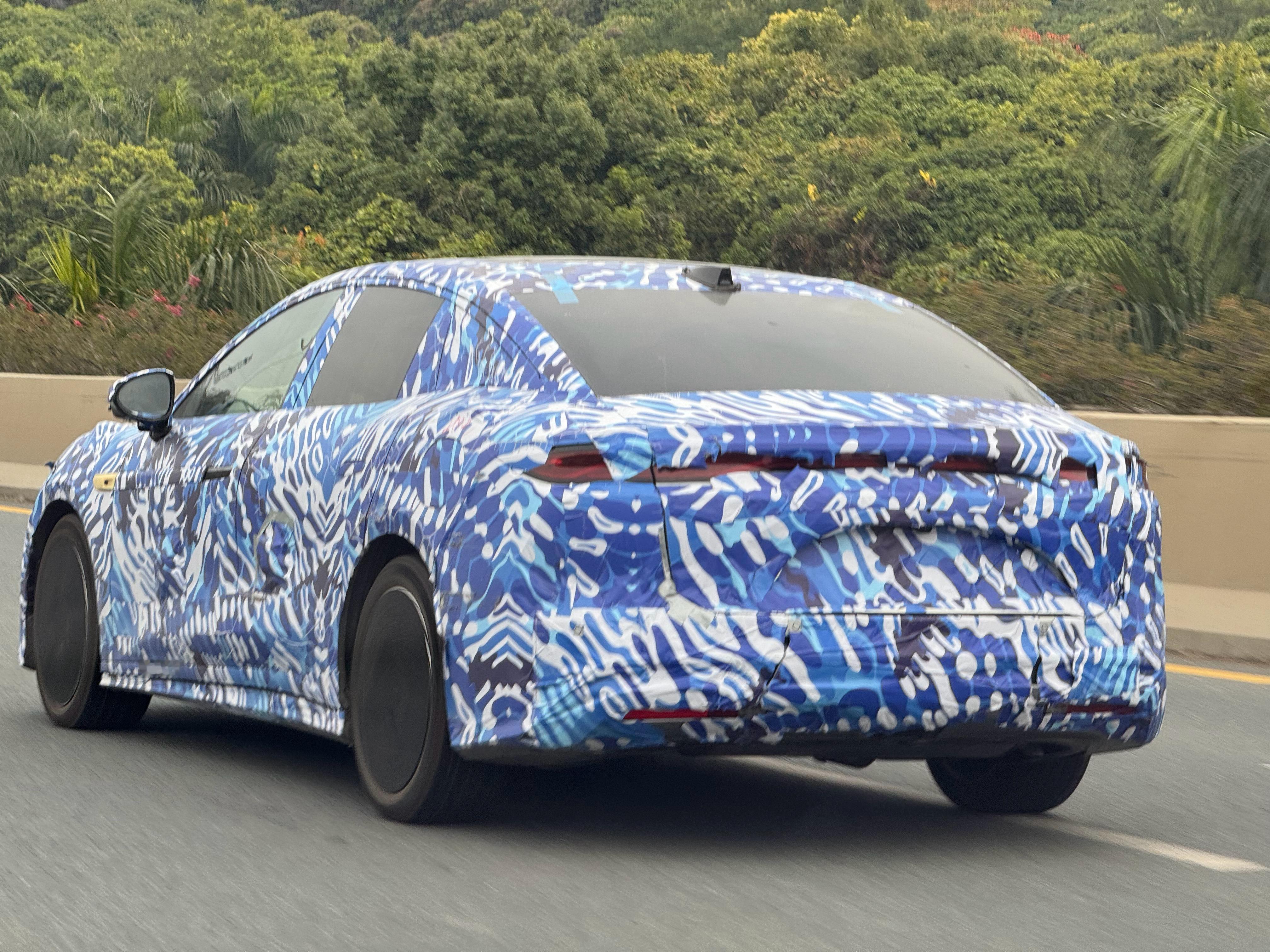 一路上遇到了很多比亚迪汉 L。看来上市也接近了。  