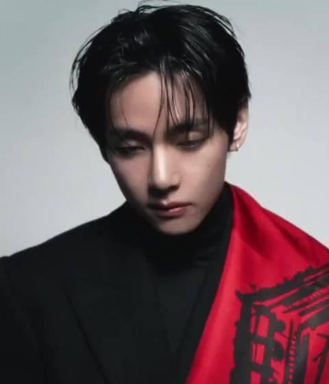 金泰亨小相机更新

CELINE Hiver 2026 show 
March 