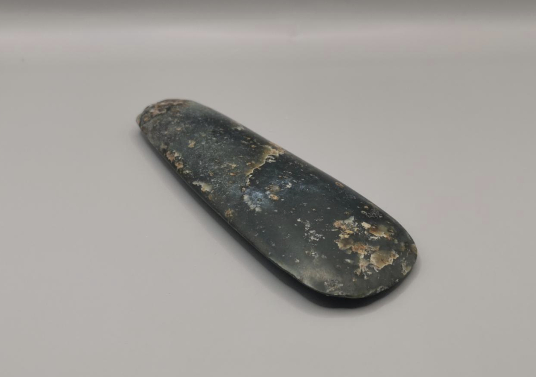 河北宣化郑家沟遗址一号积石冢出土的红山文化 (距今约5300年至4800年间) 