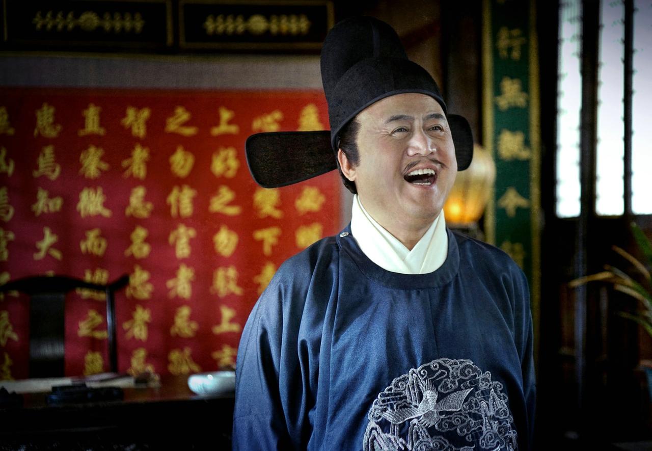 古籍中的诡故事
古时在甘肃的某县令，为官精明能干，同时也极会拍上司的马屁，所以甚