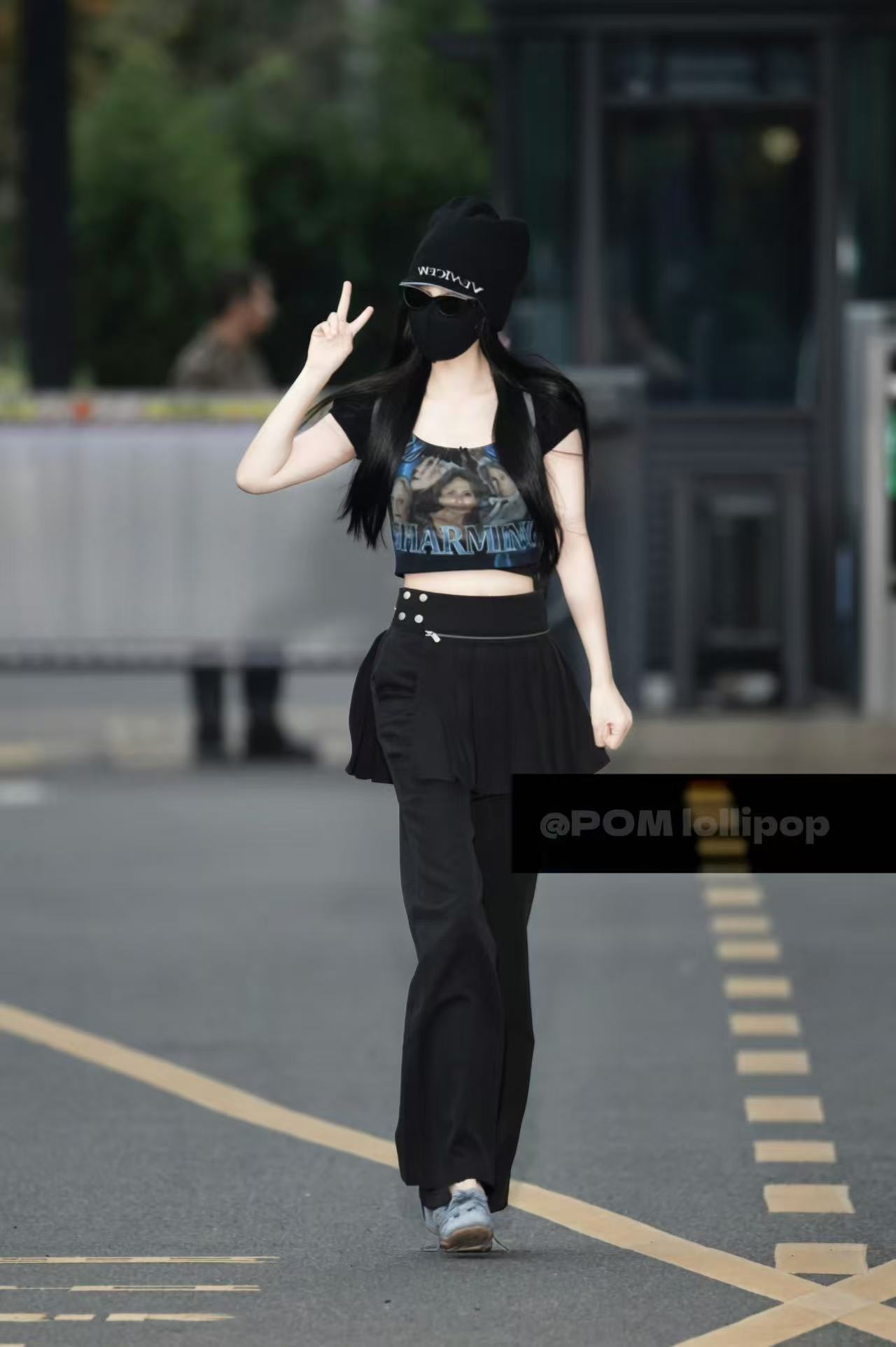 虞书欣[超话] EstherStyle私服穿搭来自星星的穿搭 🖤酷辣叠穿风穿搭