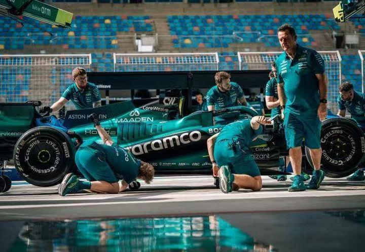 F12026年F1赛季2026F1加拿大大奖赛阿隆索：赛车的变速箱又有问题！阿隆