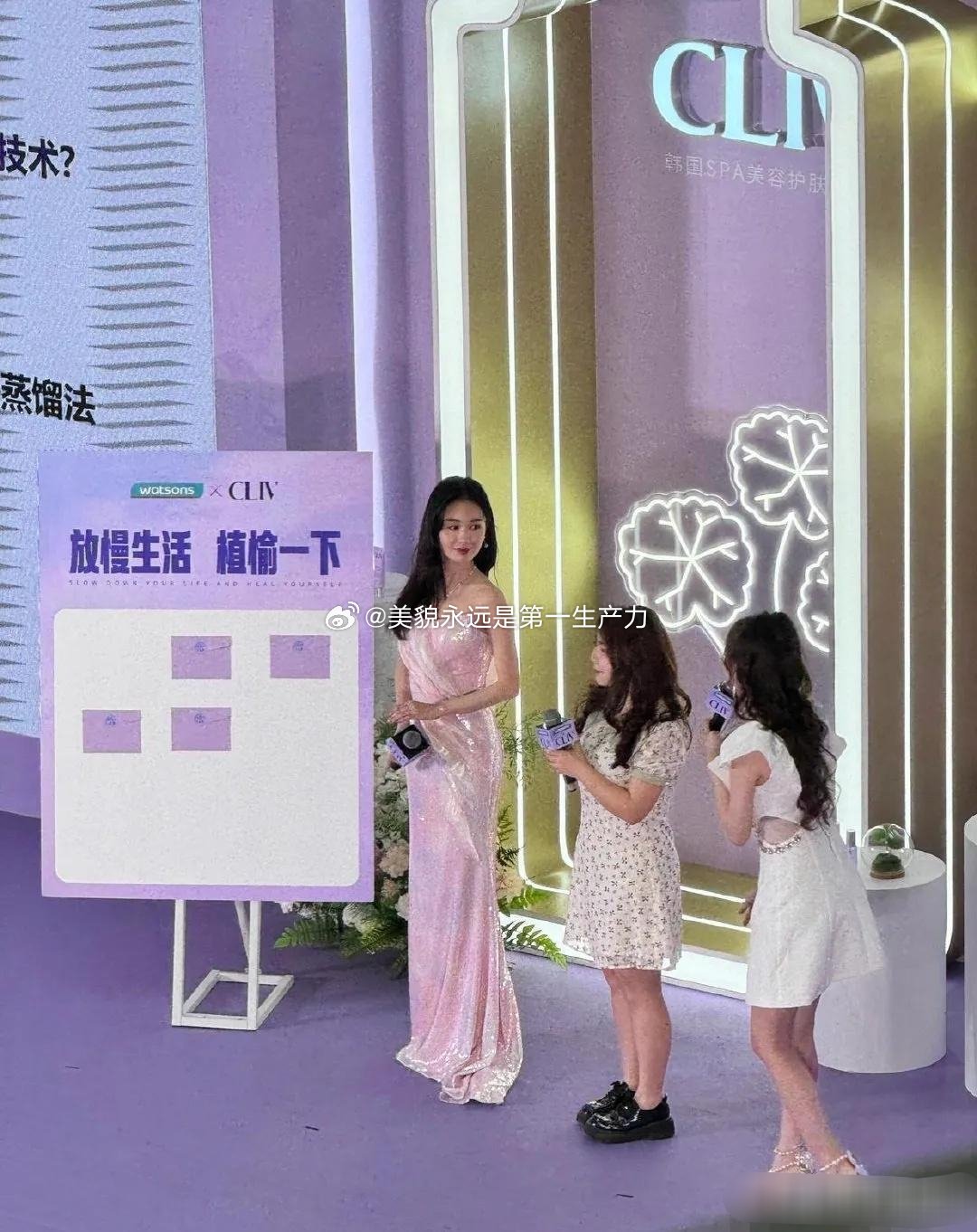这就是明星和普通人的区别吗？一直以为郑合惠子是娇小型的 