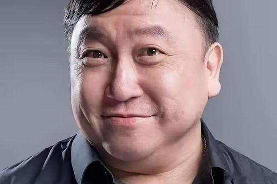 导演王晶说，认识这么多演员，谁的武功最厉害？成龙啦，洪金宝啦，都是打的好看，拍戏