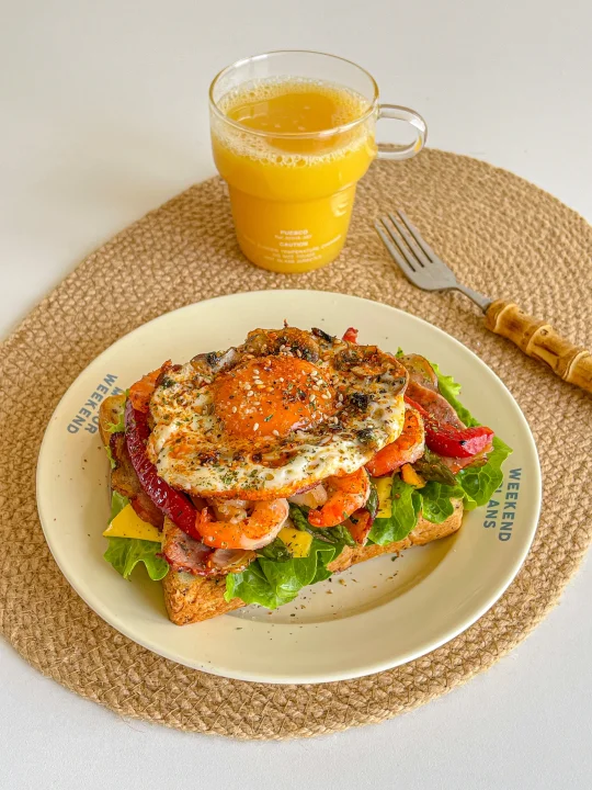 10分钟早午餐🍳培根口蘑鸡蛋三明治🥪橙汁🍊