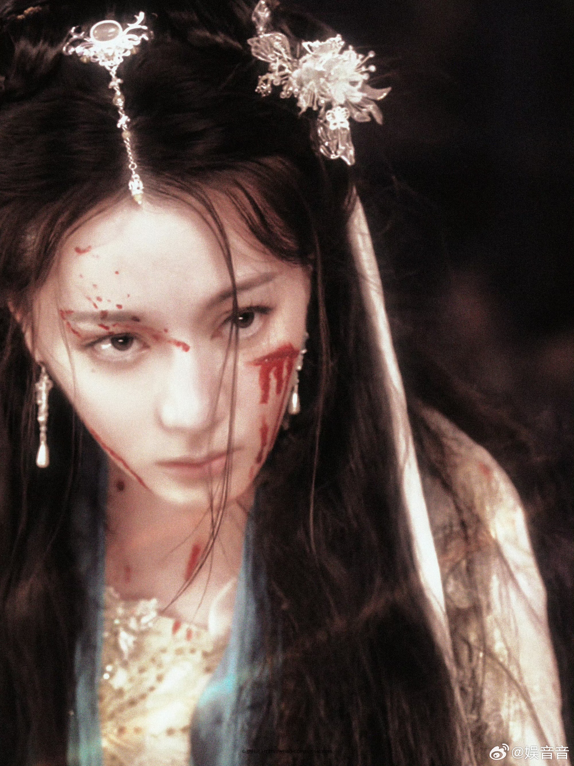 迪丽热巴白日提灯打戏好燃迪丽热巴白日提灯打戏白日提灯迪丽热巴把灵主打戏演活了！伤