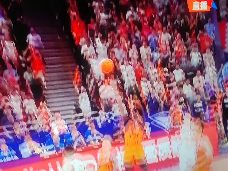 球进表停，古德温绝杀!  MVP！
上海东方大鲨鱼在CBA总决赛G2中胜出，2：