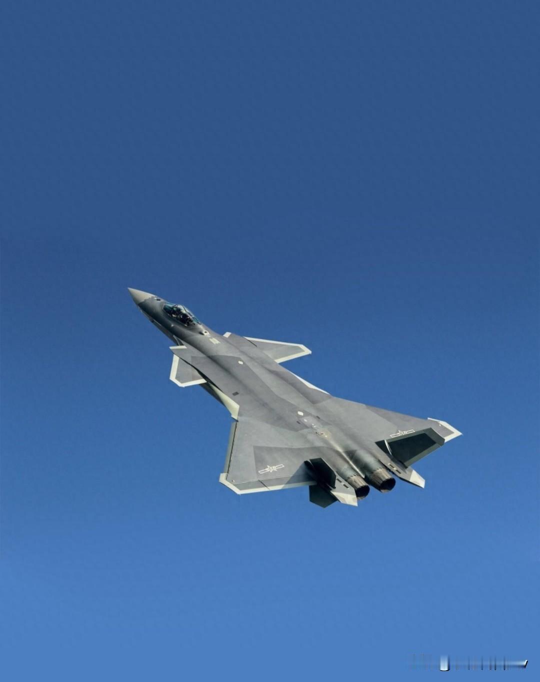 日本现在老盯着中国造的歼-20战机和福建号航母说事，其实他们真怕的根本不是这些新