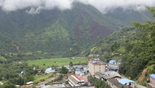 中国赚翻了，被侵占50年的国土，我国却不费一兵一卒给收回了。中国的西南边有一小块