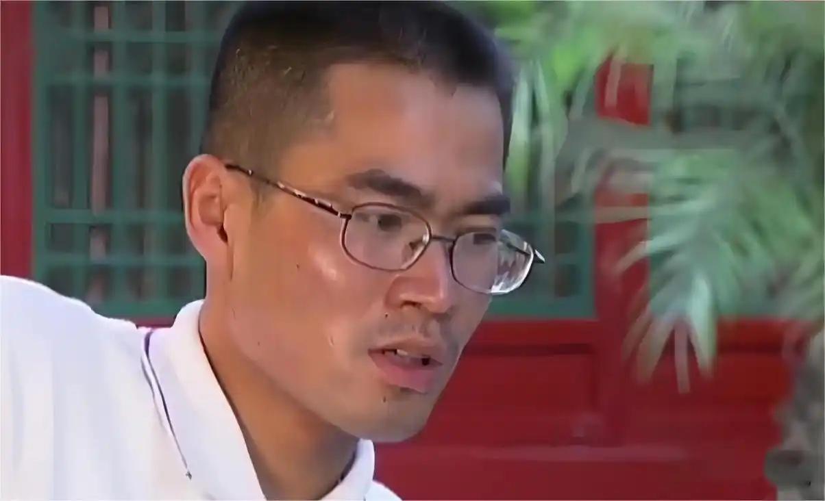 7年6次高考，执念“当官替父伸冤”的王富，被仇恨困住的复读人生。手握多个重点大学