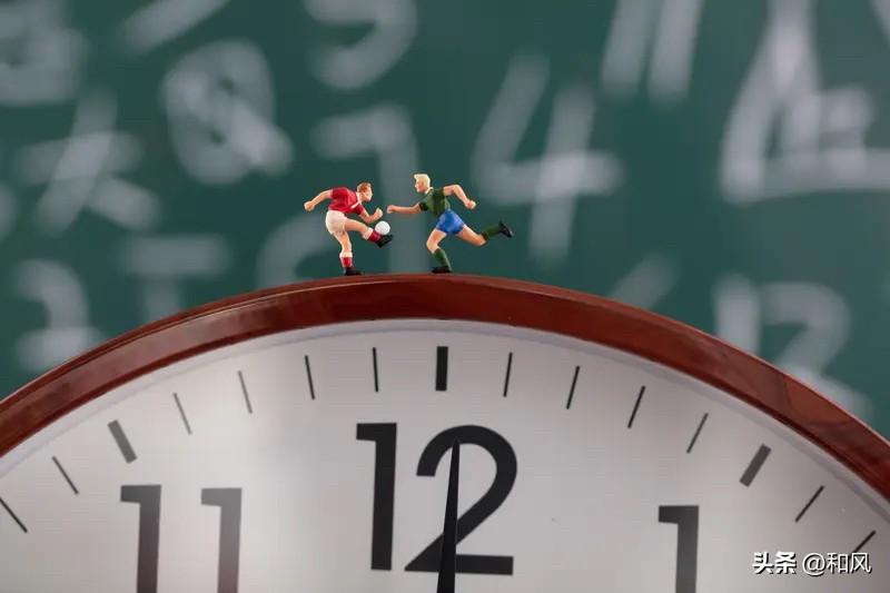 课间十分钟已经成为过去，现在已经是课间15分钟了。

刚刚看到教育部的表态：" 