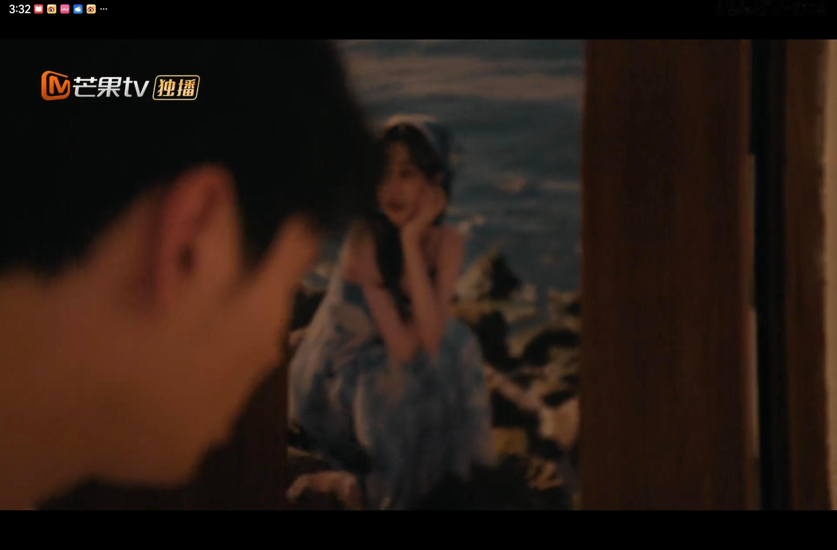 有眼尖的小伙伴发现辛芷蕾新剧《女神蒙上眼》里面出现了白鹿！应该是这张海报，我们鹿