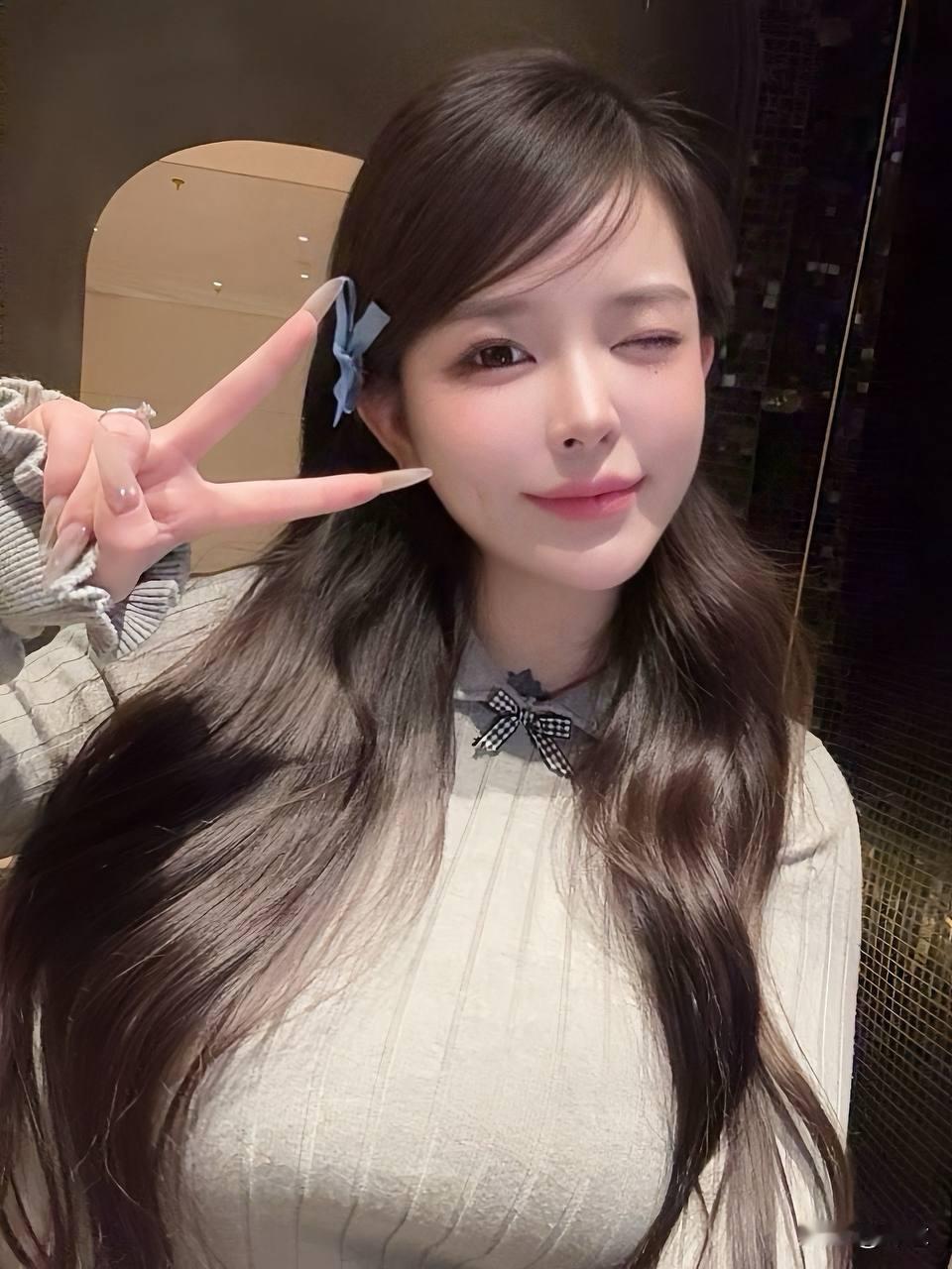 谁说可爱和性感不能兼得？小姐姐灰色针织裙尽显好身材灰色针织穿搭