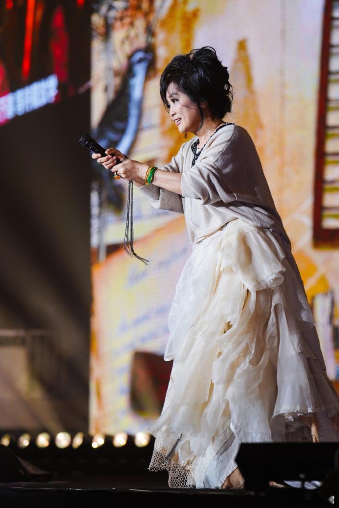 齐豫叙事感好强的声音为什么齐豫的音乐没有斑驳感 齐豫的音乐没有斑驳感，是岁月沉淀