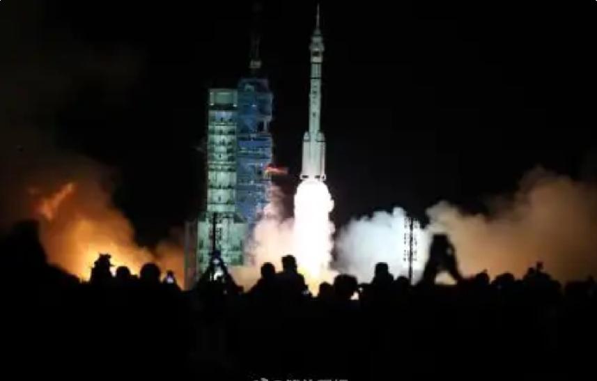 中国开启卫星组网全覆盖
 
我国高低轨协同卫星互联网工程正在稳步推进，按照发展规