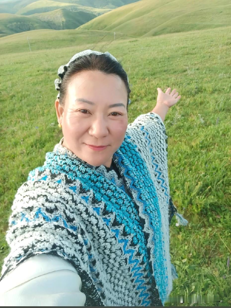 小乡村的故事！
   光说 梦凡她妈挣钱不够花，虽说 上班还到处借钱花，她只顾自