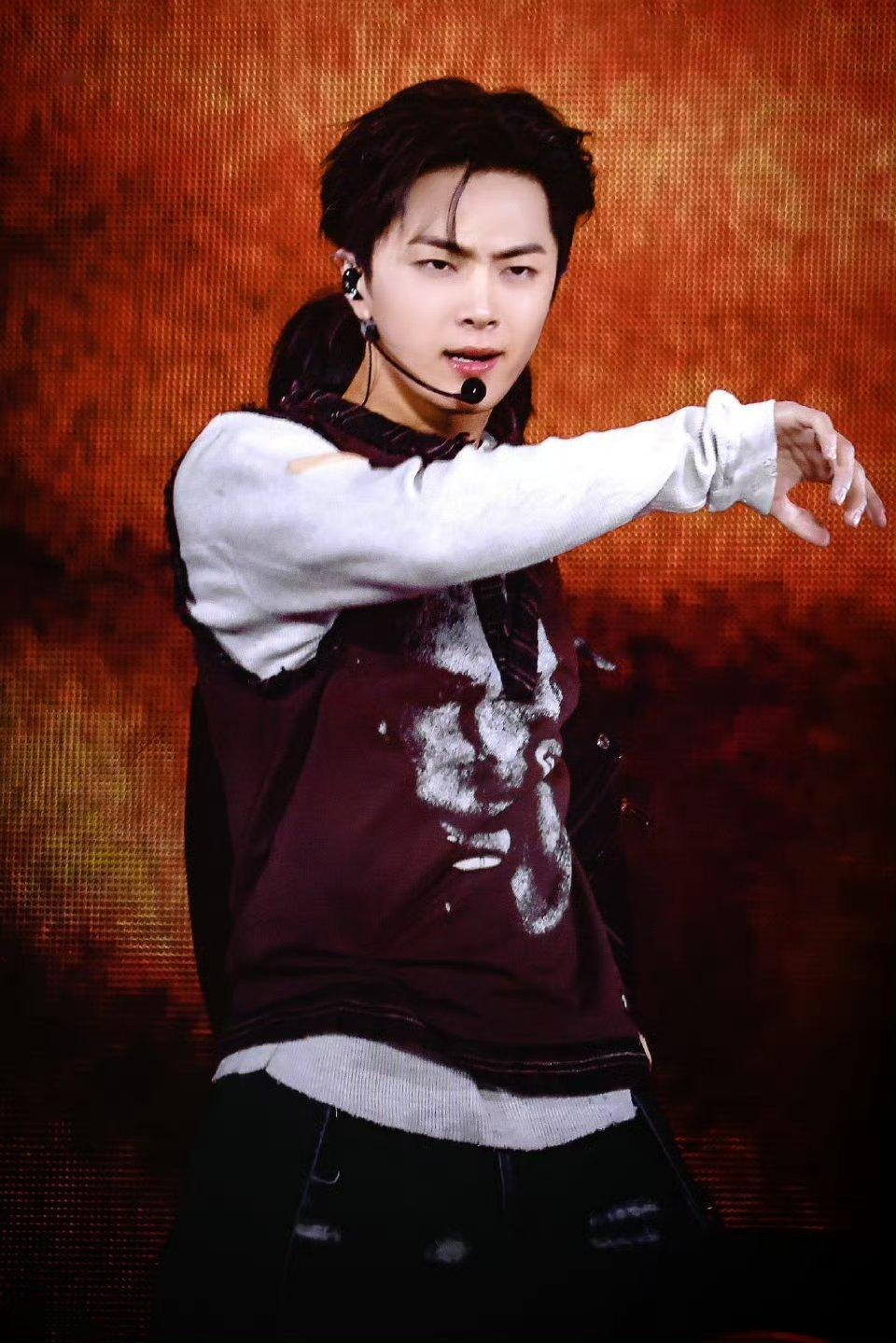 朴综星 朴综星今日份舞台就这样帅的毫不费力 