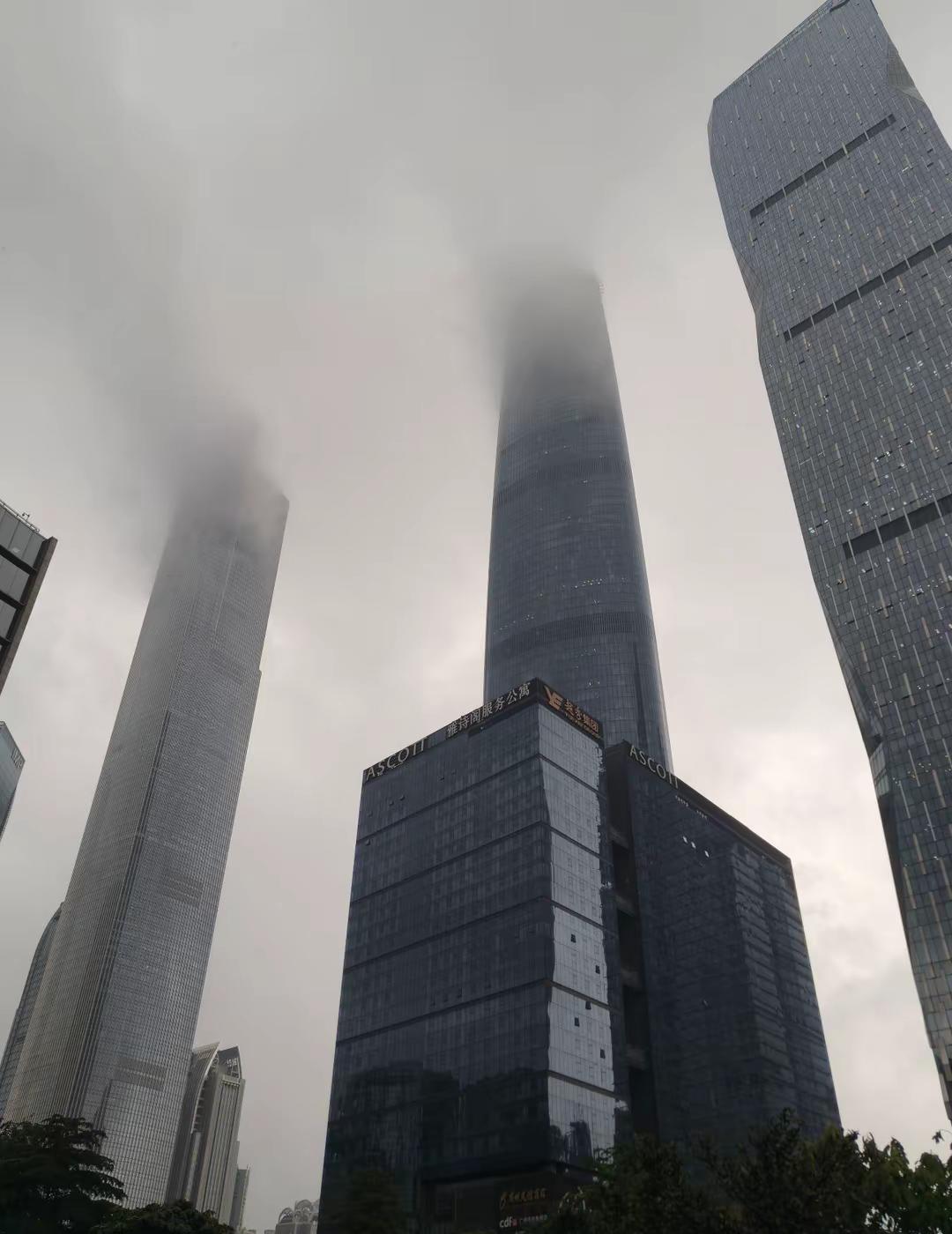 暴雨来临前的珠江新城 广州塔 珠江新城