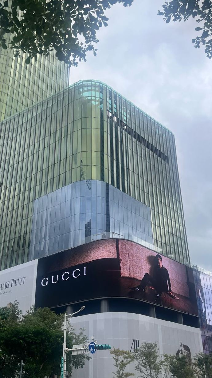 肖战Gucci台湾大地广 肖战Gucci台湾大地广，这次直接铺在台北天空塔——全