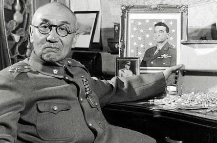 1914年，31岁的阎锡山，娶了14岁的小妾，洞房之夜，阎锡山对小妾说：“你只负