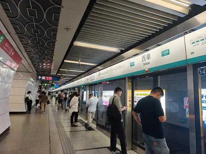 常年亏损却持续扩建，地铁为何是城市必选项？

国内地铁常年亏损早已是公开的事实，