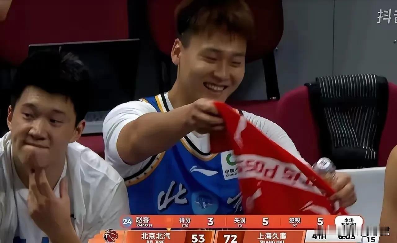 不但球员放弃，而且主教练也放弃，北京首钢还有机会吗？
难了。
半决赛G3，说北京