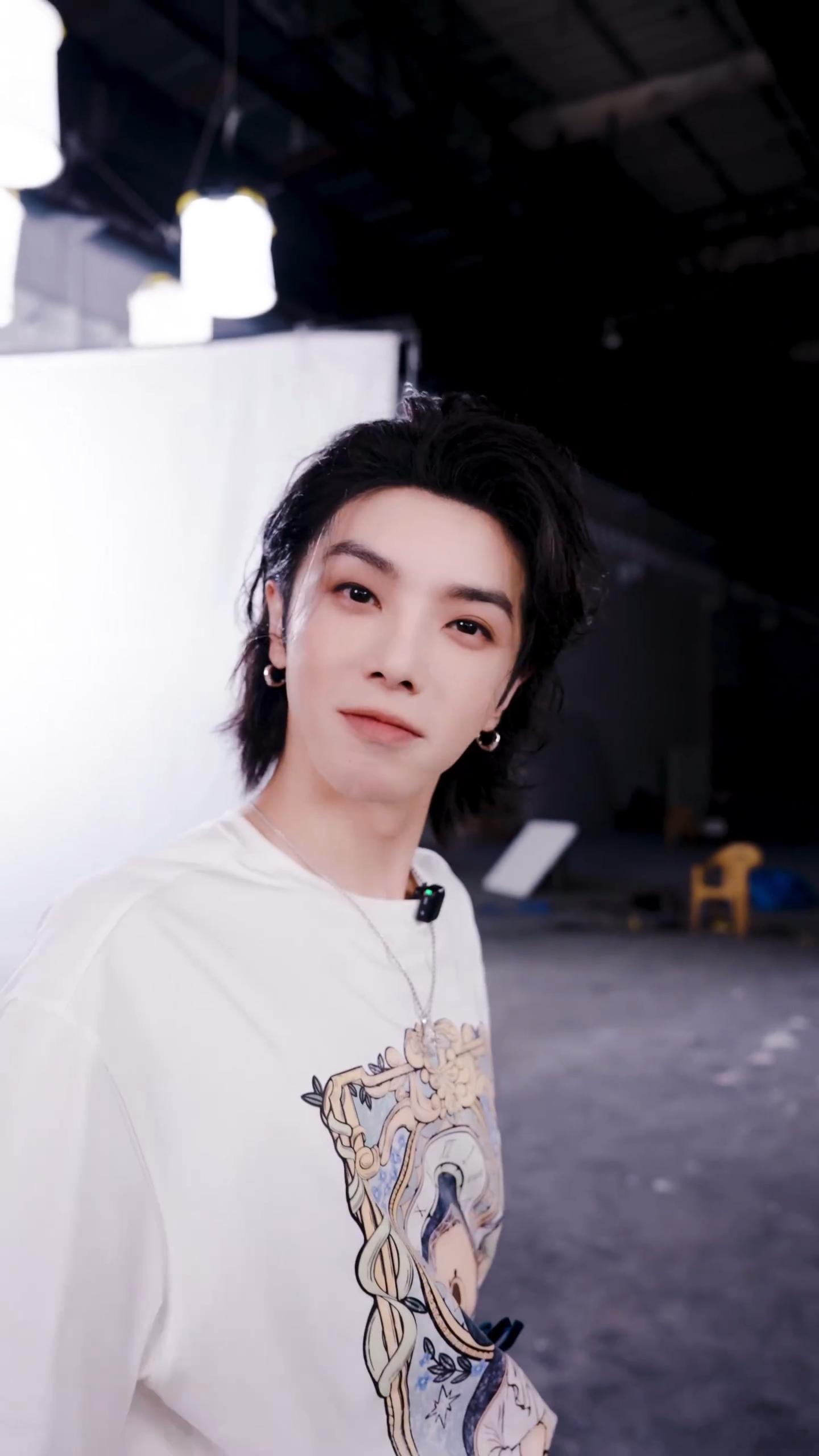 华晨宇心愿凝于掌心 掌心藏着滚烫心愿，火星蓝图缓缓铺展！期待与华晨宇相遇，在火星