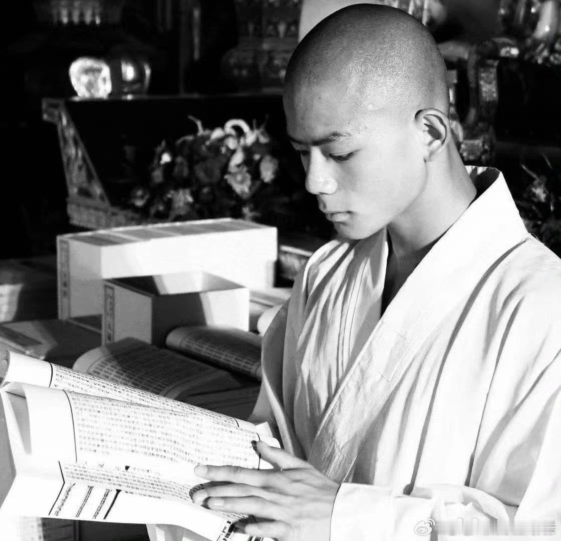 #秋风遗体正在送往老家##新浪娱乐[超话]# 啊？秋风师傅？？？？？？我去，昨天