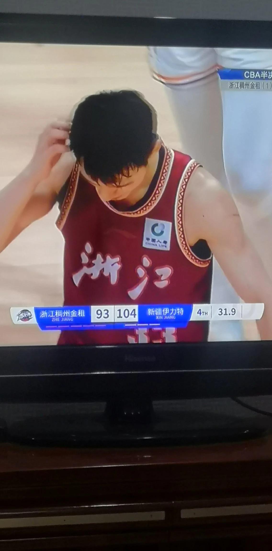按照剧本论，今晚浙江会战胜新疆，将大比分扳为2：2。
其实什么剧本论，假球论，裁