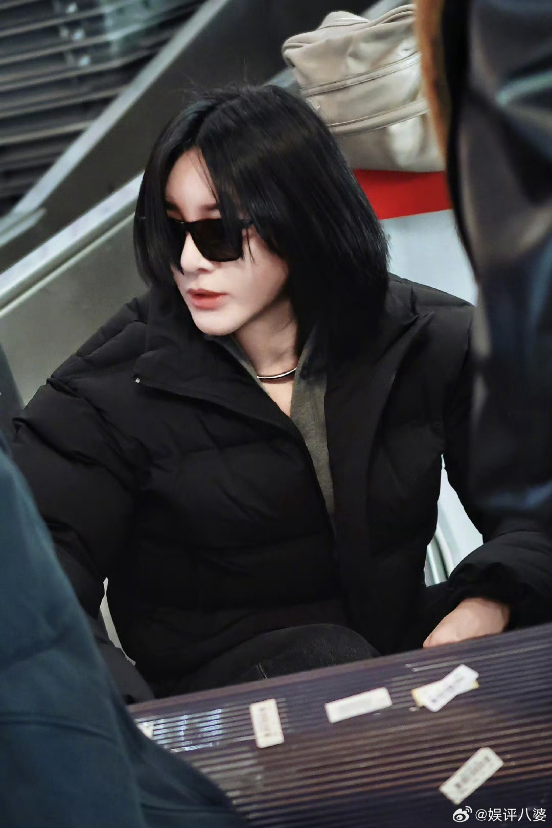 尚雯婕带着阿贝贝去创业谁能想到飒爽霸总尚雯婕的创业必备单品是小毯子“阿贝贝”!用