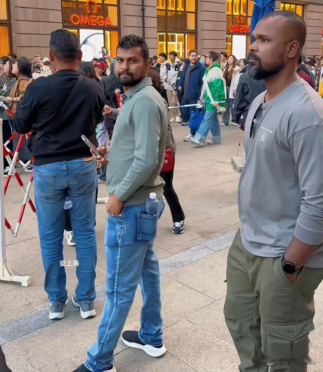 看到上海街头的印度游客，我就想起了加拿大街头现状！
他们来中国花不花钱倒是无所谓