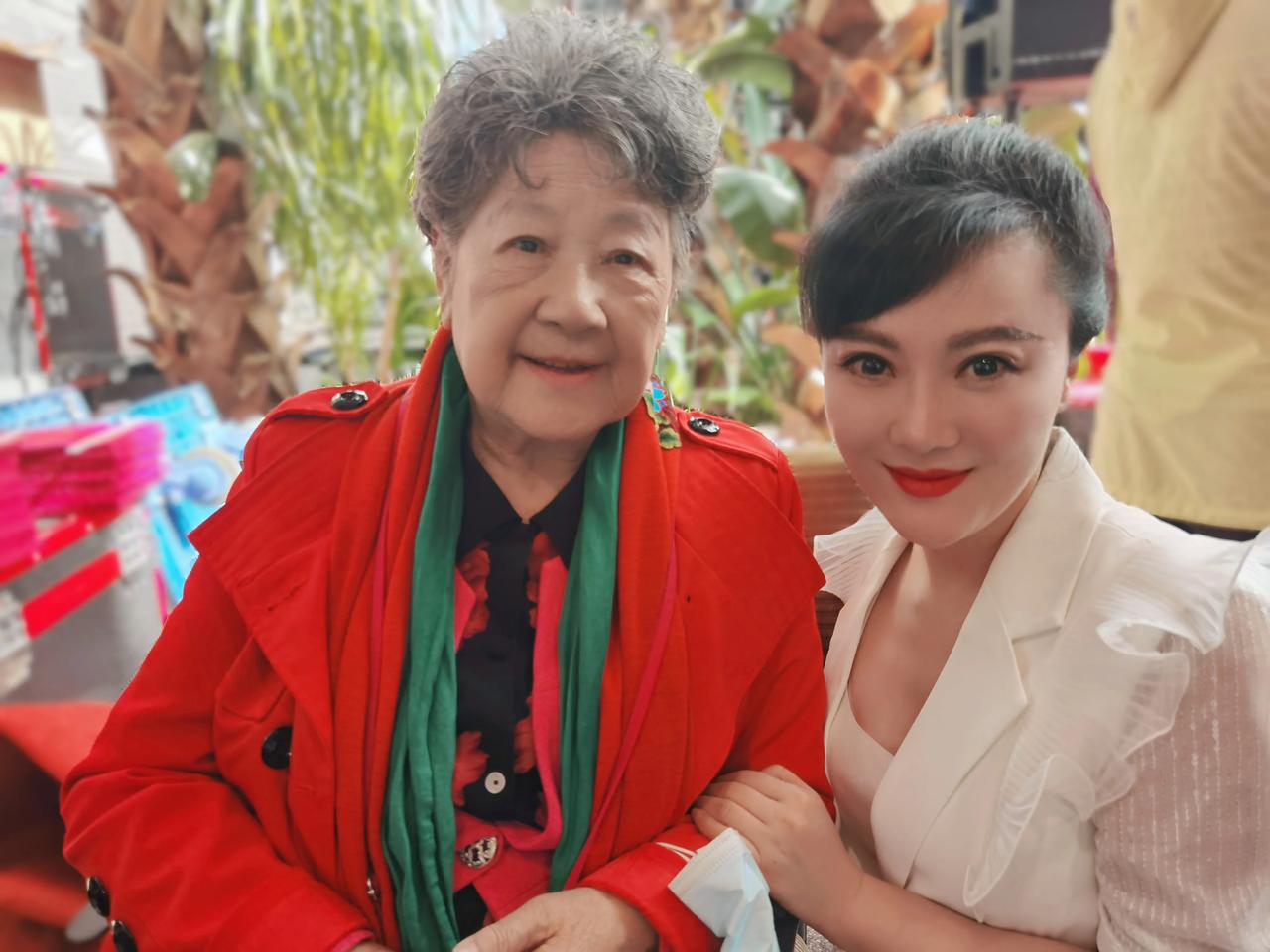 每次见到陶玉玲老师都能感受到她的慈爱、温和、阳光…
​演了一辈子大女主，还说“角