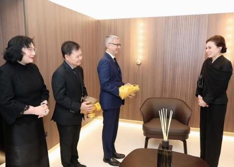 泰国王后苏提达受邀访问意大利，气质婉约，尽显东方女性优雅。
英国王室和泰国王室关