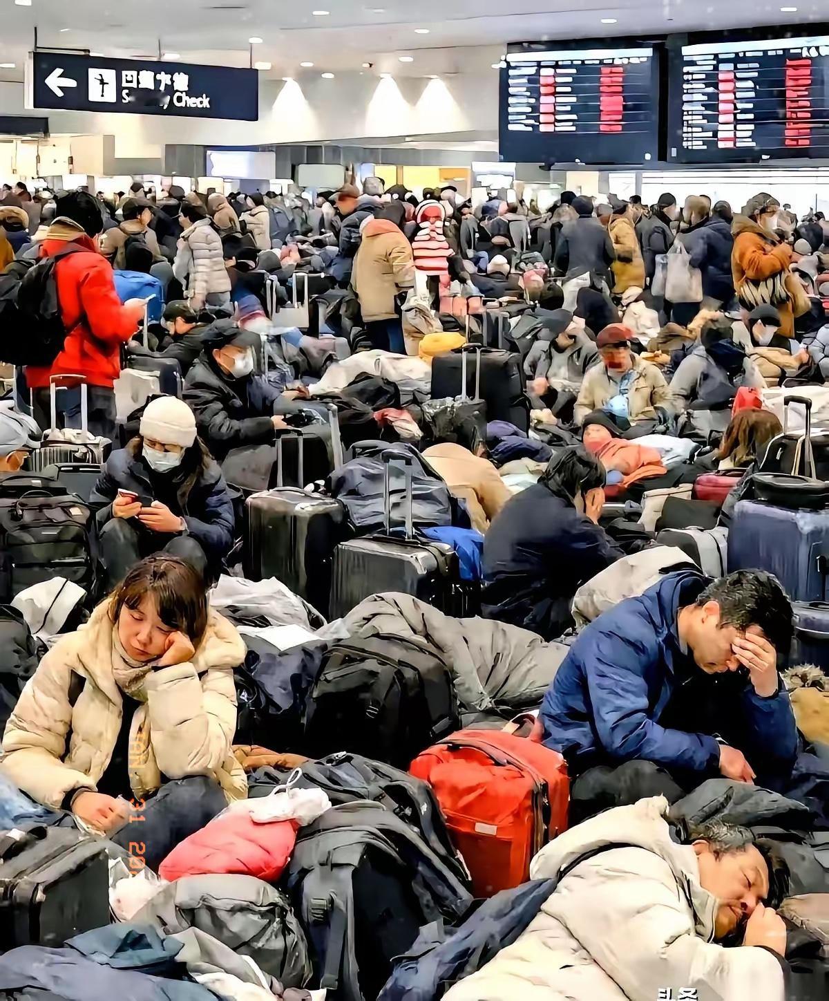 刷到北海道暴雪游客滞留的消息，评论区一边倒的感慨，不是冷漠，而是对任性的无奈。外
