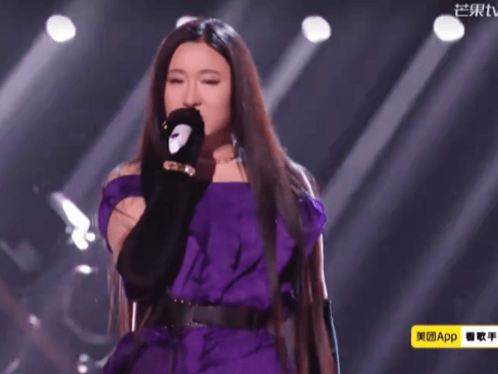 锤娜丽莎被严重低估的唱功 高音部分干净利落，中低音也有厚度。整首歌的完成度很高。