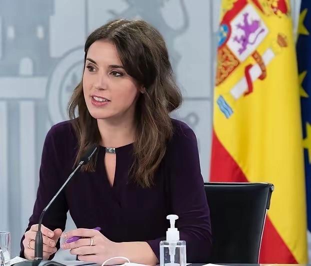 西班牙籍欧洲议会议员伊蕾娜：蒙特罗一针见血地指出：没有任何中东国家的女性是靠美国