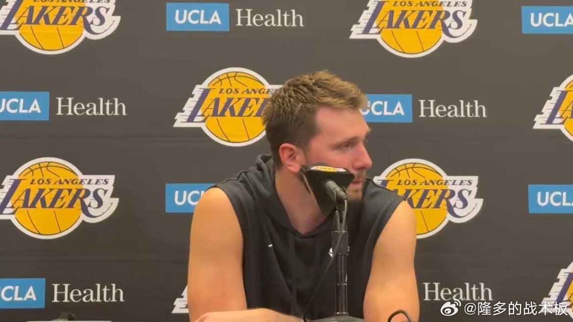 东契奇谈到他的爆发原因：“有人过来跟我说垃圾话，让我觉醒了，是马塔斯-布泽利斯。