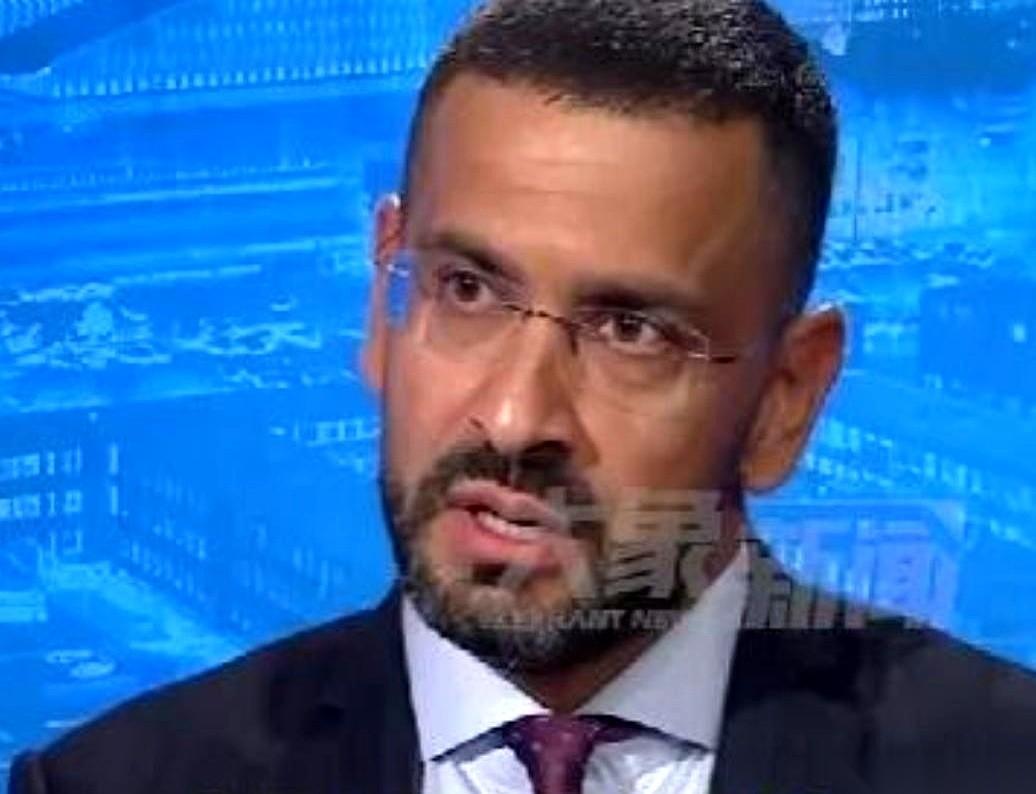 一个美国记者，在北约的场子，直接把话筒怼向了秘书长。
他说：“你们张口就说中国是