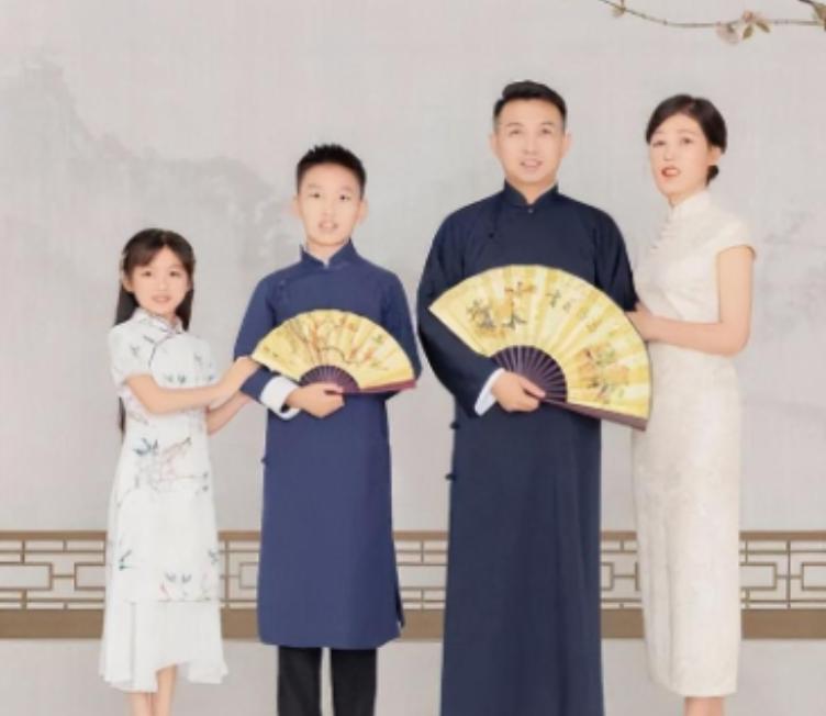 2007年，北大才子陈长志不顾父母反对，执意迎娶了辍学在家的农村毁容女滕子英，如