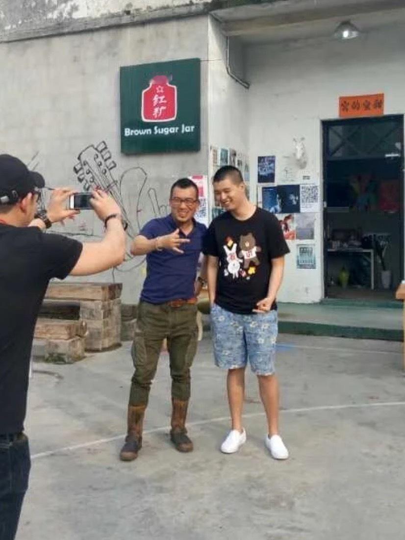 2015年的马頔那时候的他还是个瘦子于2014年发行《孤鸟的歌》 