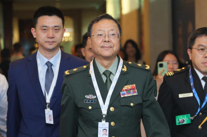 中国防长不去香会，美日在晚宴上传话，赫格塞斯一个人演了三出戏

一年一度的新加坡