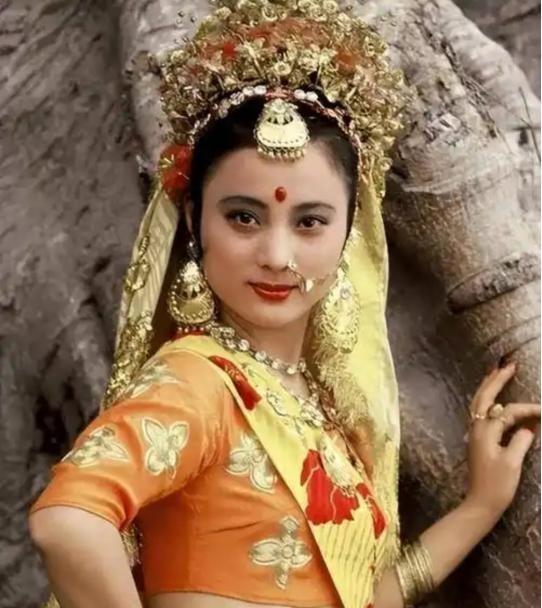 1997年，李玲玉嫁给犹太富豪杰瑞，新婚夜，李玲玉开玩笑地说，你就不怕我嫁给你之