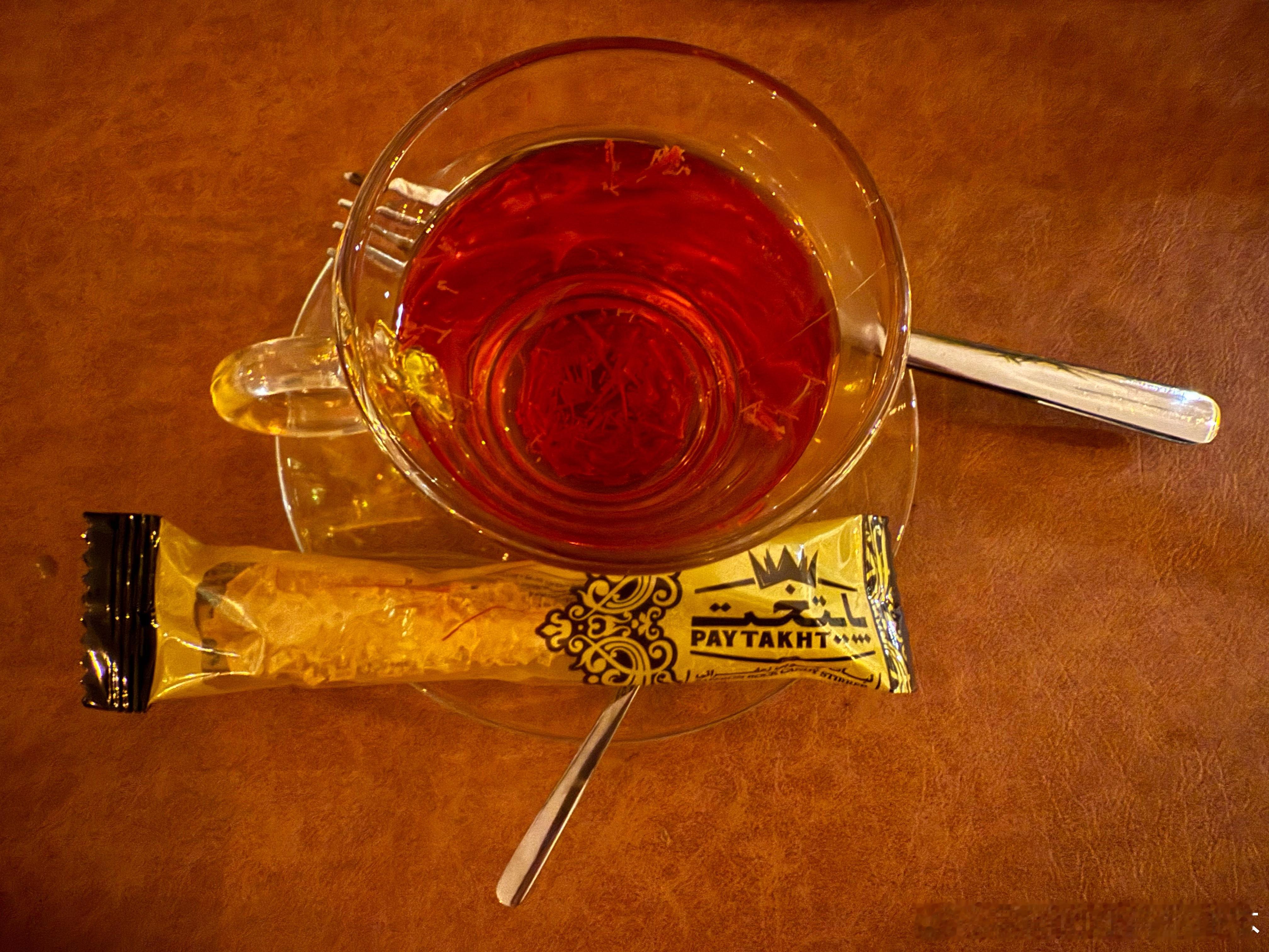 【黄金时代】伊朗革命如火如荼，今天，专门去了一家伊朗餐厅，让我们以一杯伊朗藏红花